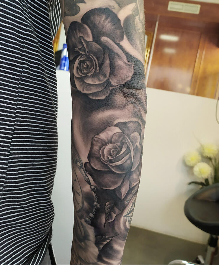 Roses Realistic tattoo of roses. Gap filler over the elbow. Tattoo by VampyCrafts in Cologne